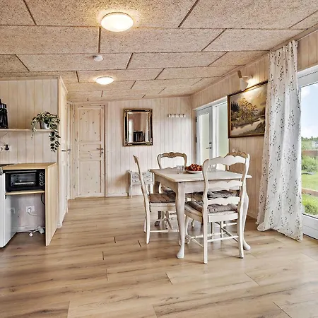 Дом отдыха Lovely In With Kitchen *